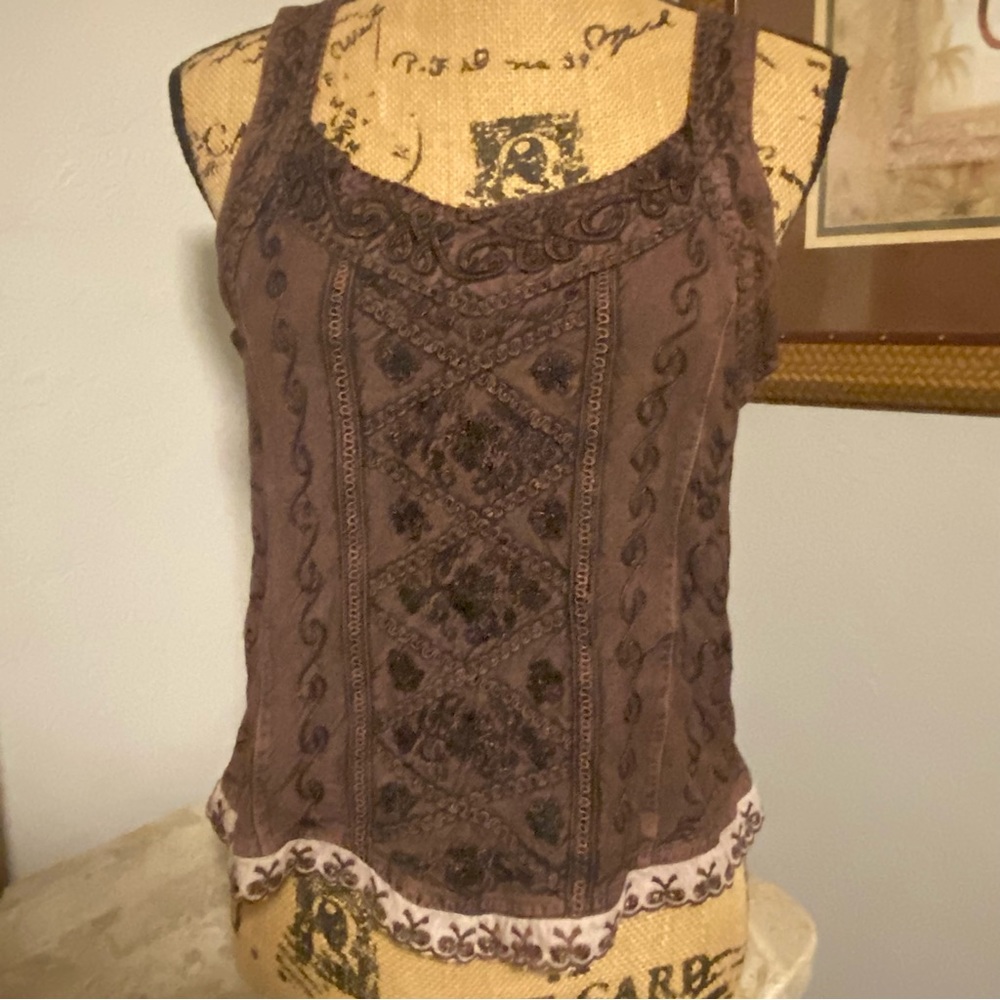 Sleeveless shirt